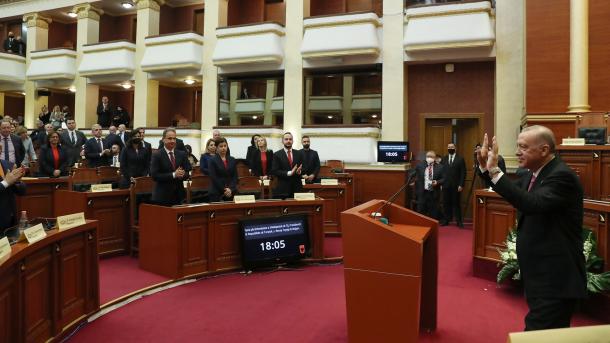 Erdogan në Kuvendin e Shqipërisë: Lutem që Zoti ta bekojë përgjithmonë dashurinë e solidarësinë tonë | TRT  Shqip