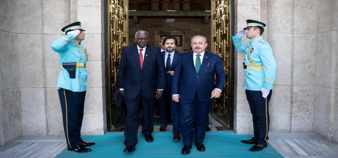 Türkiye y Cuba firman el protocolo de cooperación interparlamentaria