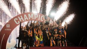 休斯敦迪纳摩队击败迈阿密国际队赢得美国足球公开赛冠军