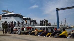 Тунис жакындарында мигранттарга кийлигишүү болду