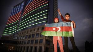 شهر باکو پایتخت آذربایجان صحنه جشن‌های پر شور و هیجان انگیز مردم گردید