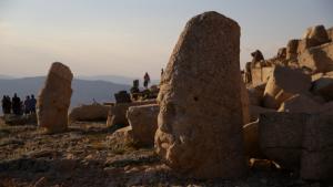 استقبال گسترده گردشگران داخلی و خارجی از منطقه تاریخی کوه نمرود ترکیه