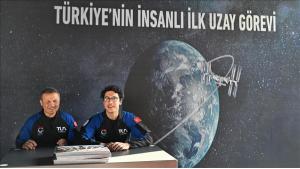 پرچم ترکیه اهدا شده توسط اردوغان، مهمترین بار فضانوردان ترک