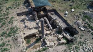 Descubren tumbas de gladiadores romanos en la ciudad antigua de Anazarbus en Adana