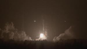 嫦娥六号探测器进入轨道