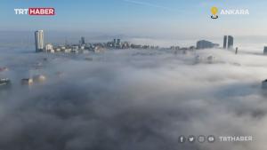 La coltre di nebbia che oggi i ha sovrastato la città di Ankara