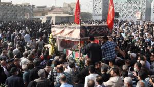 El coronel de los Guardianes de la Revolución asesinado en Teherán recibe sepultura