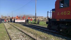 Αλεξανδρούπολη: Μπλόκο διαδηλωτών σε τρένο που μετέφερε άρματα μάχης