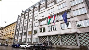 Szlovéniában kitűzték a palesztin zászlót a kormány ljubljanai épületére