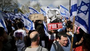 El primer ministro de Israel suspende los planes de reforma judicial en medio de masivas protestas