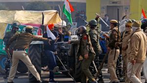 بھارت: ریبپلک ڈے پر کسانوں کا ٹریکٹروں کے ساتھ احتجاجی مظاہرہ