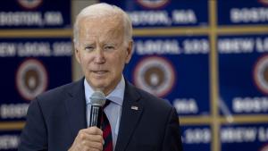 Biden pide al Congreso que prohíba armas semiautomáticas