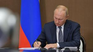 امضای «فرمان به رسمیت شناختن استقلال» خرسون و زاپروژیا از جانب پوتین