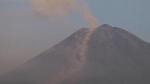 فوران آتشفشان سمرو در اندونزی