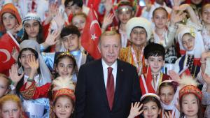 Эрдоган балдарды Президенттик комплексте кабыл алды