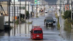 Japón ordena evacuar a miles de personas debido a la llegada del tifón Mawar