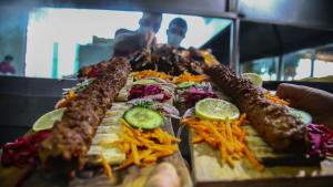 ¿Sabían que Adana kebab es uno de los platos más populares en los restaurantes de carnes de Türkiye?
