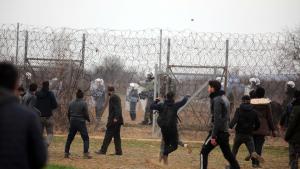 Encargados griegos matan al refugiado de 22 años en la frontera turco-griega