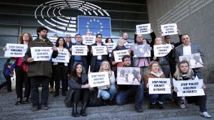 Deputati del Parlamento europeo ha chiesto la fine della violenza della polizia in Francia