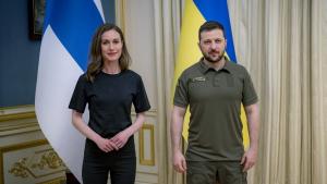 Primera ministra finlandesa visita las ciudades ucranianas devastadas por la guerra
