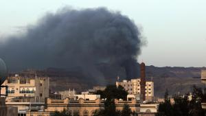 也门一军火库发生爆炸