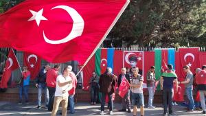 Szolidaritási demonstráció a budapesti török nagykövetség előtt