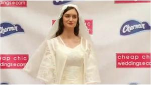 Nueva York: competición de vestidos de novia hechos con papel higiénico