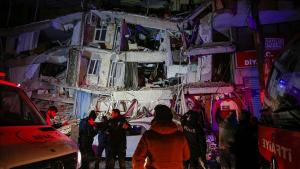 Se apagarán las luces en homenaje a víctimas del doble terremoto de Türkiye