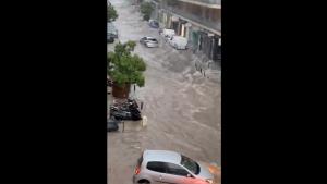 Franciország Cannes városában a heves esőzések következtében elöntötte az utcákat a víz