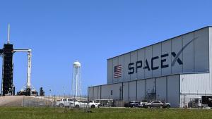 SpaceX космоско 23 Starlink жана 2 жерди байкоочу спутнигин жиберди