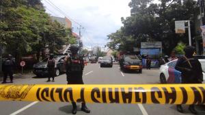Експлозия в болница в Джакарта...
