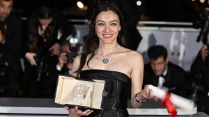 مروه دیزدار جایزه بهترین بازیگر زن در جشنواره فیلم کن را دریافت کرد