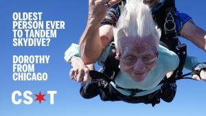 Se saltó con paracaídas en 104 años de edad
