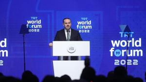 Il Direttore Generale di TRT Sobacı parla all'apertura della sesta edizione di TRT World Forum