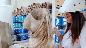 La estatua de Moisés danzante fue desenterrado en Muğla