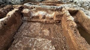 En la antigua ciudad de Perre se encontró un relieve de cabeza de toro de 1800 años de antigüedad