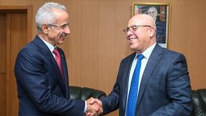 土耳其交通部长访问阿尔及利亚