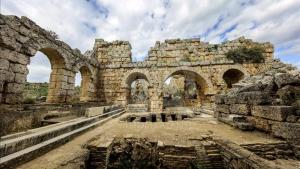 Antaliyada 2000 yillik haykallar topildi