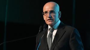 Ministro Simsek afirmou que a política económica da Türkiye fez grandes progressos