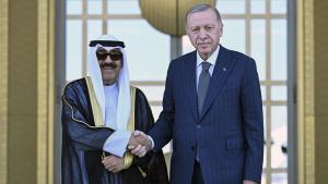 Ердоган връчи на емира на Кувейт Държавен орден...