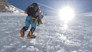 El alpinista turco Tunç Fındık hace historia pisando las cumbres más altas del mundo