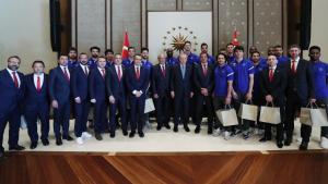 Erdo’g’an THY Yevropa ligasi chempioni Anadolu Efes sportchilarini qabul qildi