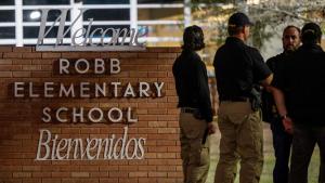 Al menos 21 personas mueren en tiroteo en una escuela primaria de Texas, EEUU