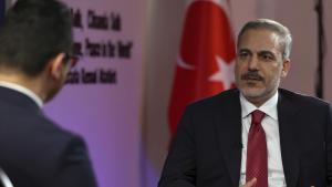 Ministro Fidan comenta eventual reunião de Erdogan com Assad