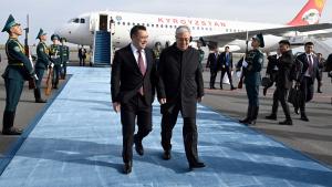 Президент Садыр Жапаров расмий сапар менен Казакстанга келди