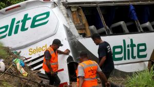 Al menos 18 muertos en accidente de autobús en Nayarit, México