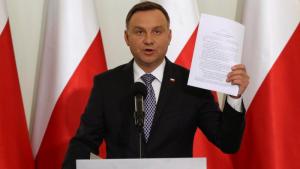 Lengyel elnök: Nem adjuk át a több milliárd dollárért vásárolt új fegyvereket