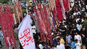 پاکستان  میں یومِ عاشور بڑی عقیدت و احترام سے منایا جا رہا ہے