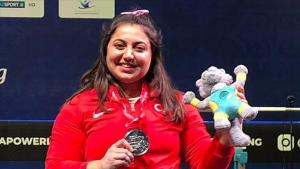 کسب مدال نقره توسط وزنه‌بردار زن ترکیه در مسابقات جام جهانی دبی