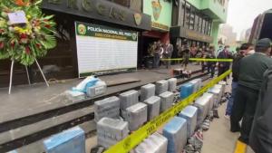 Perú: incautados 800 kilos de cocaína en un camión de frutas
